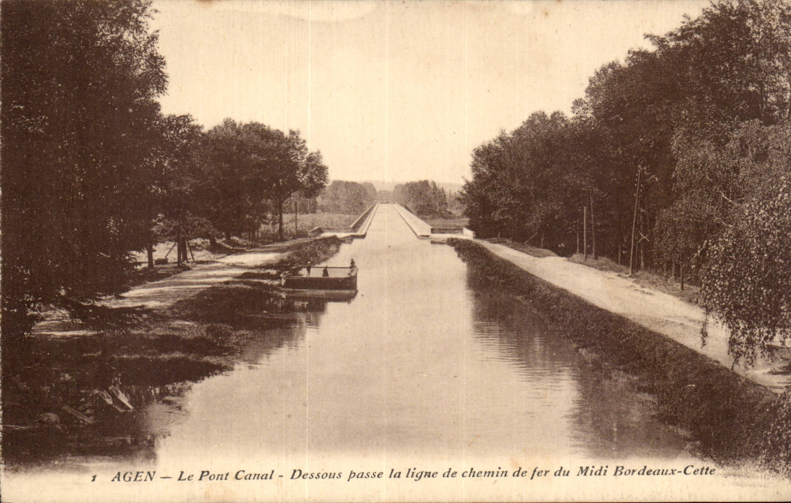 AGEN — Le Pont Canal — Dessous passe la ligne de chemin de fer du Midi Bordeaux-Cette