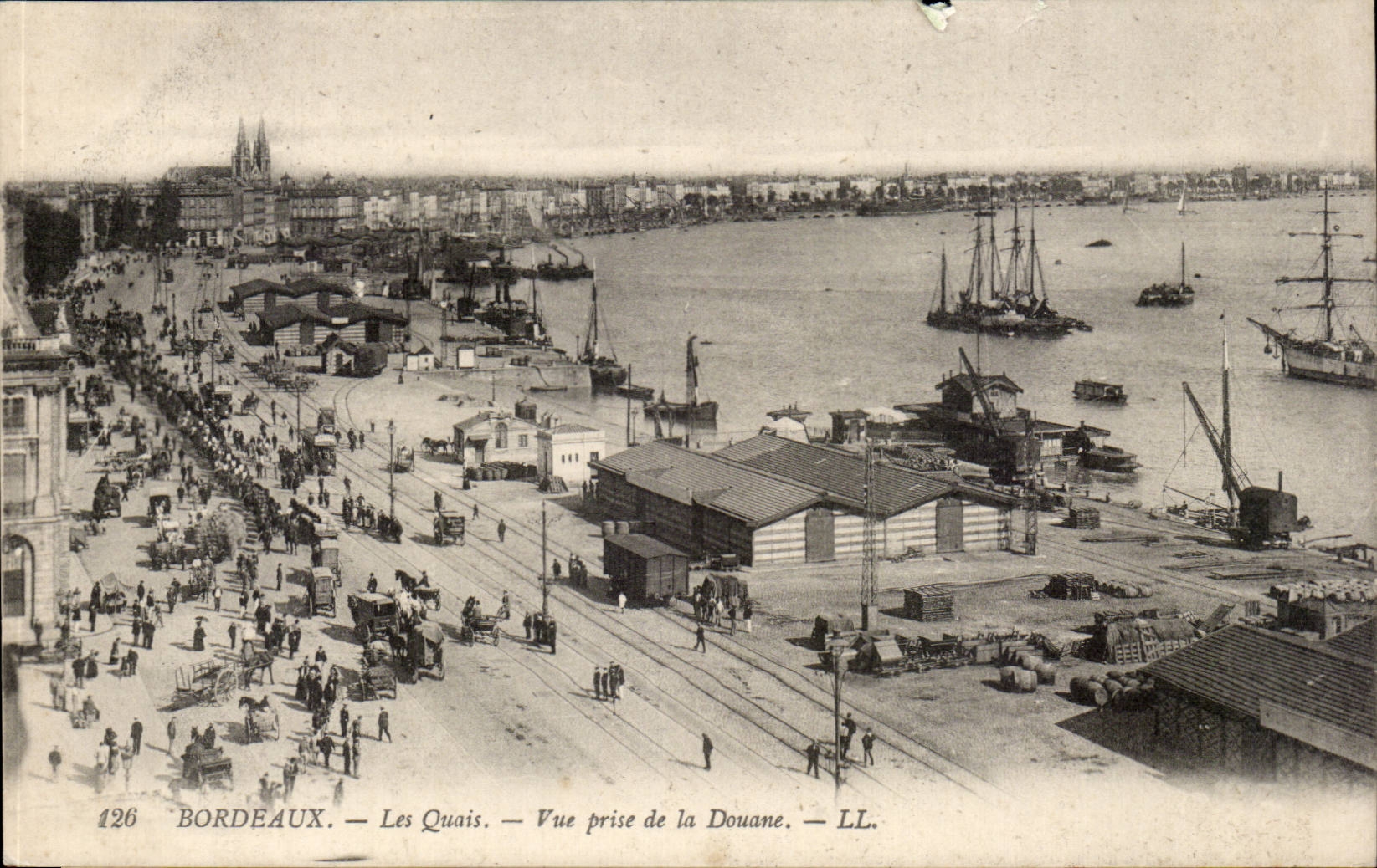 CPA Bordeaux Les quais Vue prise de la Douane