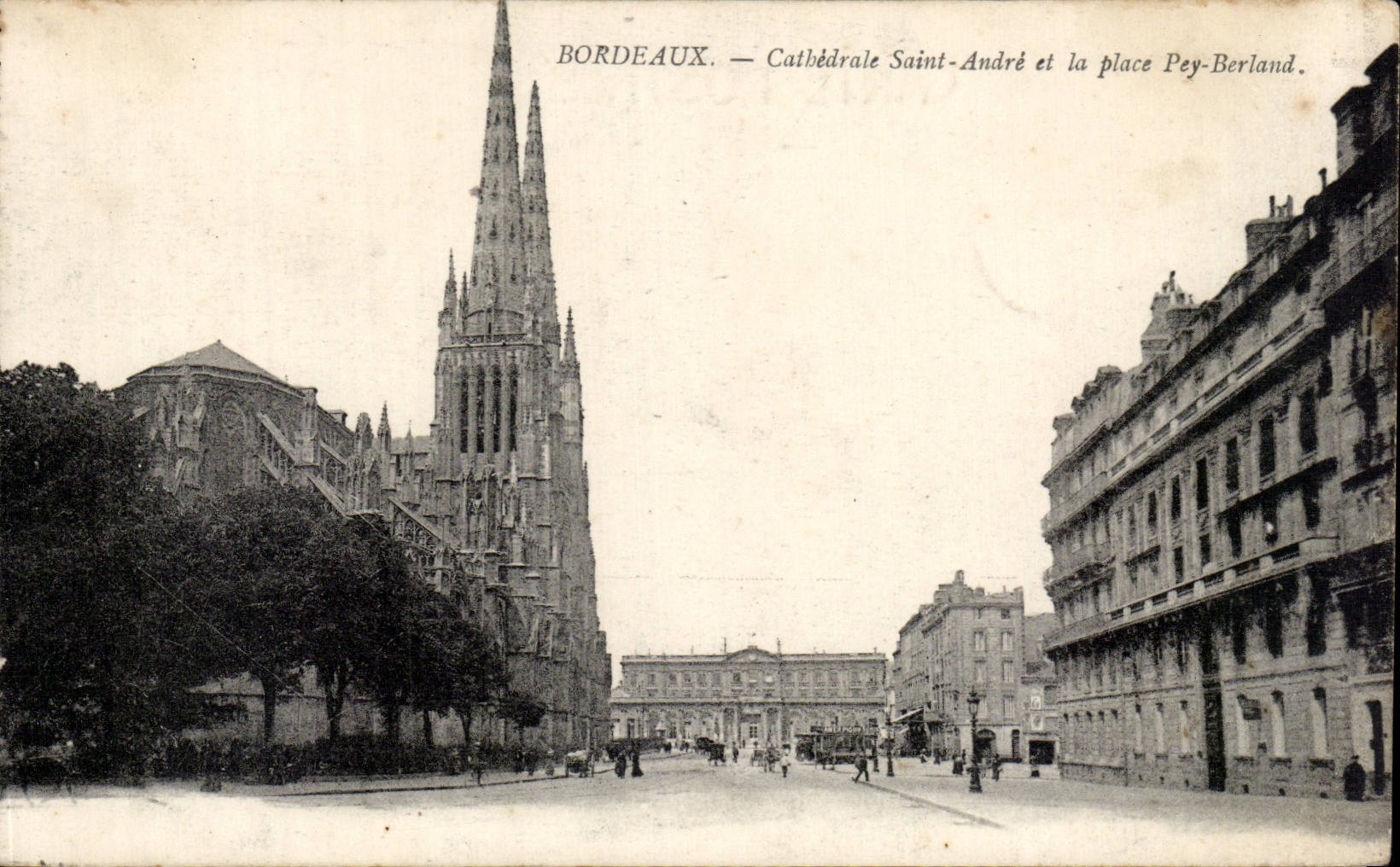CPA Bordeaux Cathedrale Saint Andre et la place Pey Berland