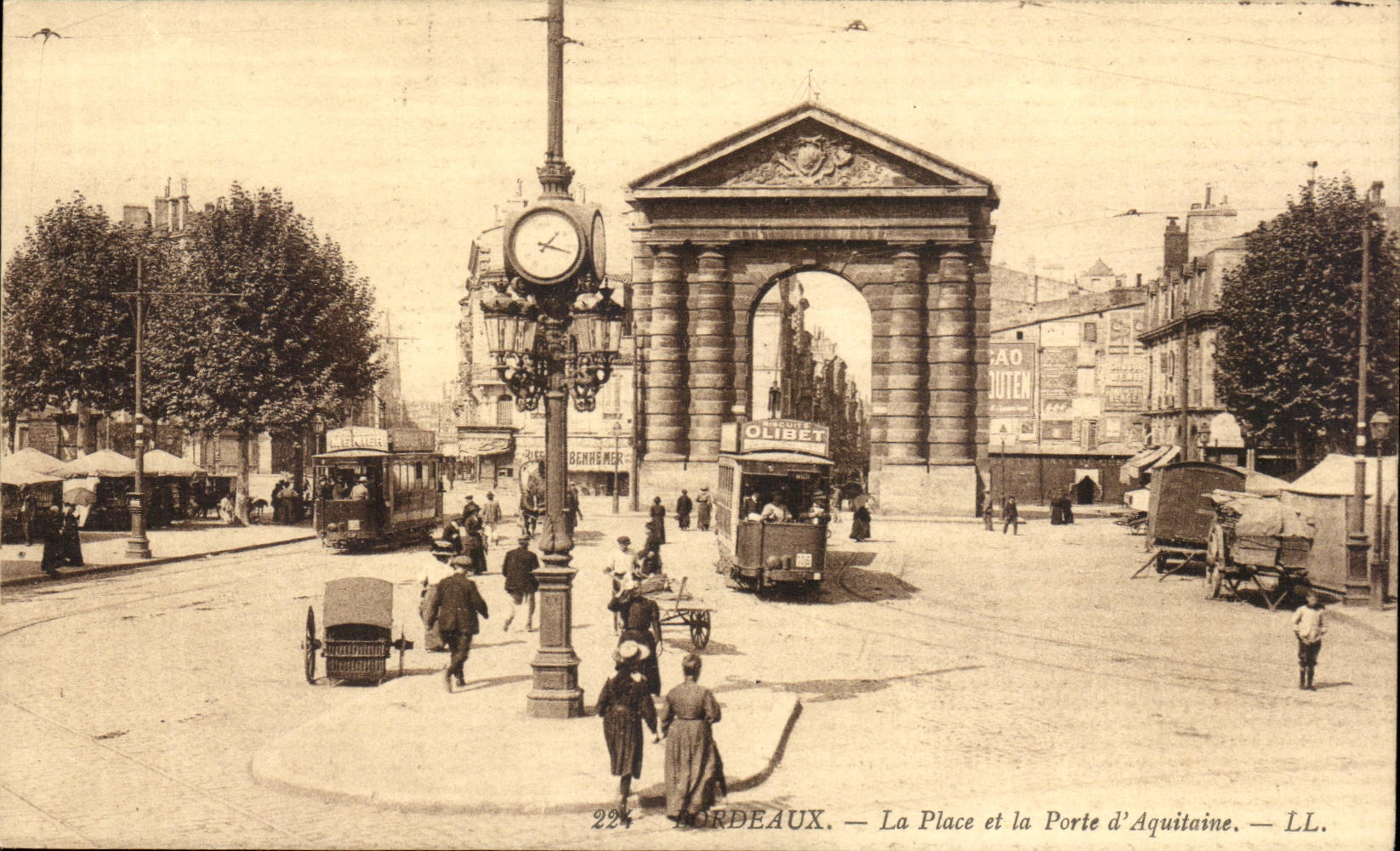 Bordeaux - La Place et la Porte d'Aquitaine - CPA 