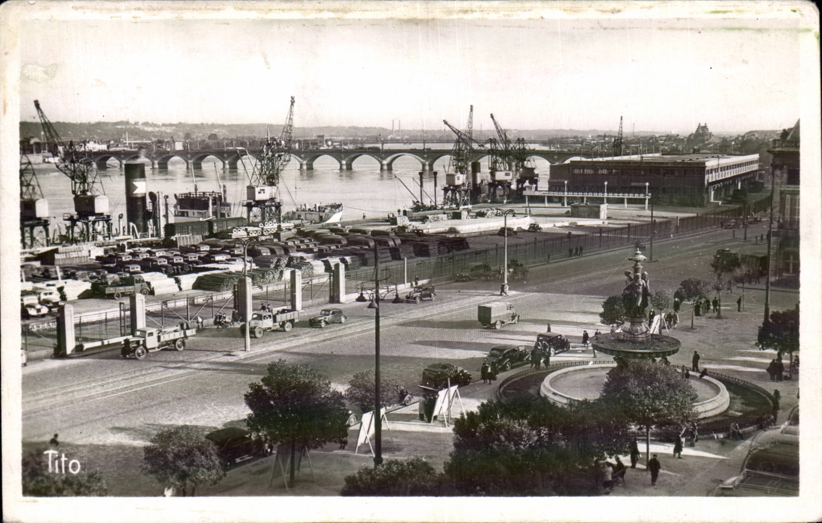 Bordeaux - Place de la Bourse et le Pont - CPA 