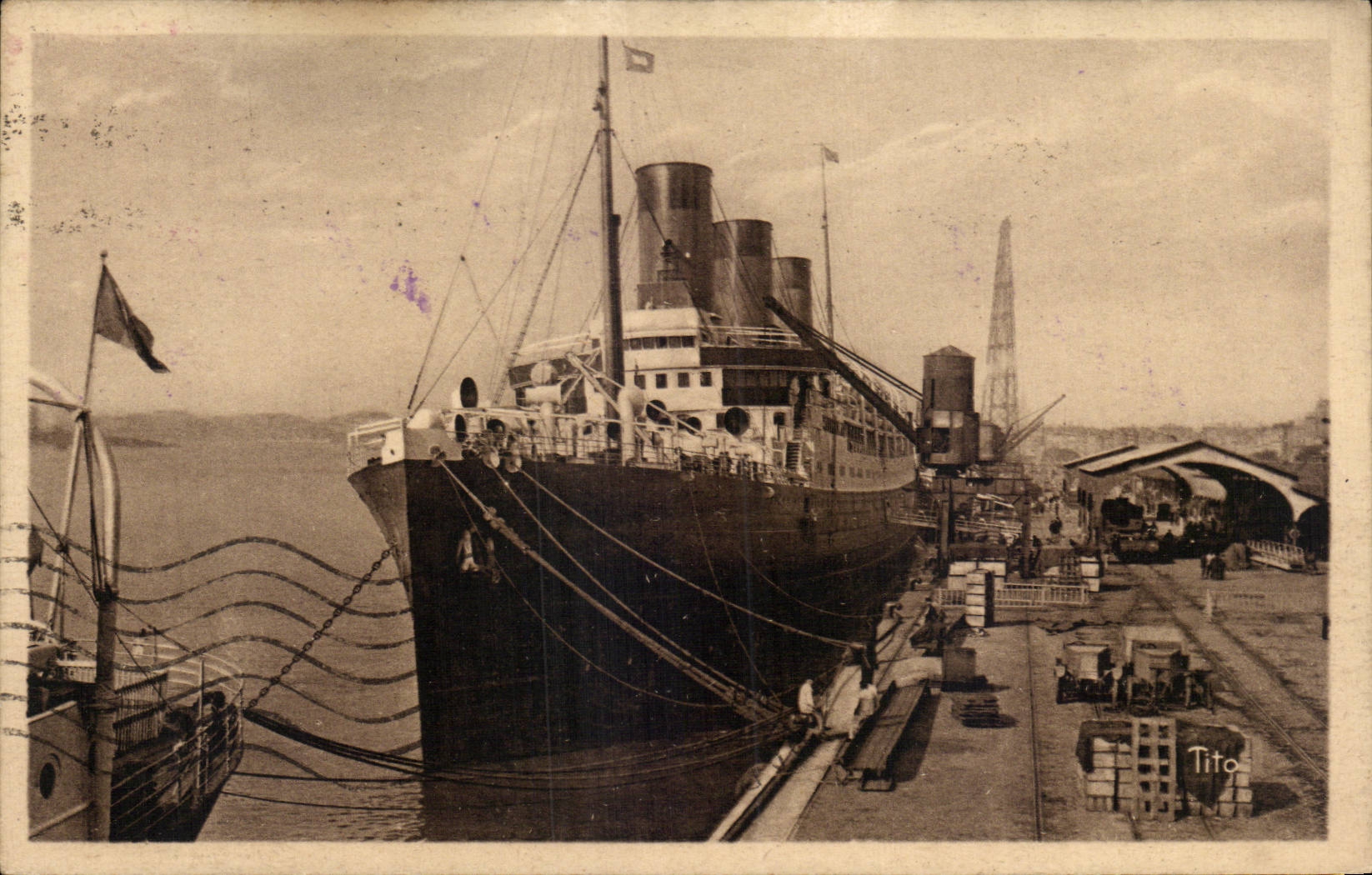 Bordeaux - Le Massilia au Quai Carnot - paquebot - steamer - CPA 