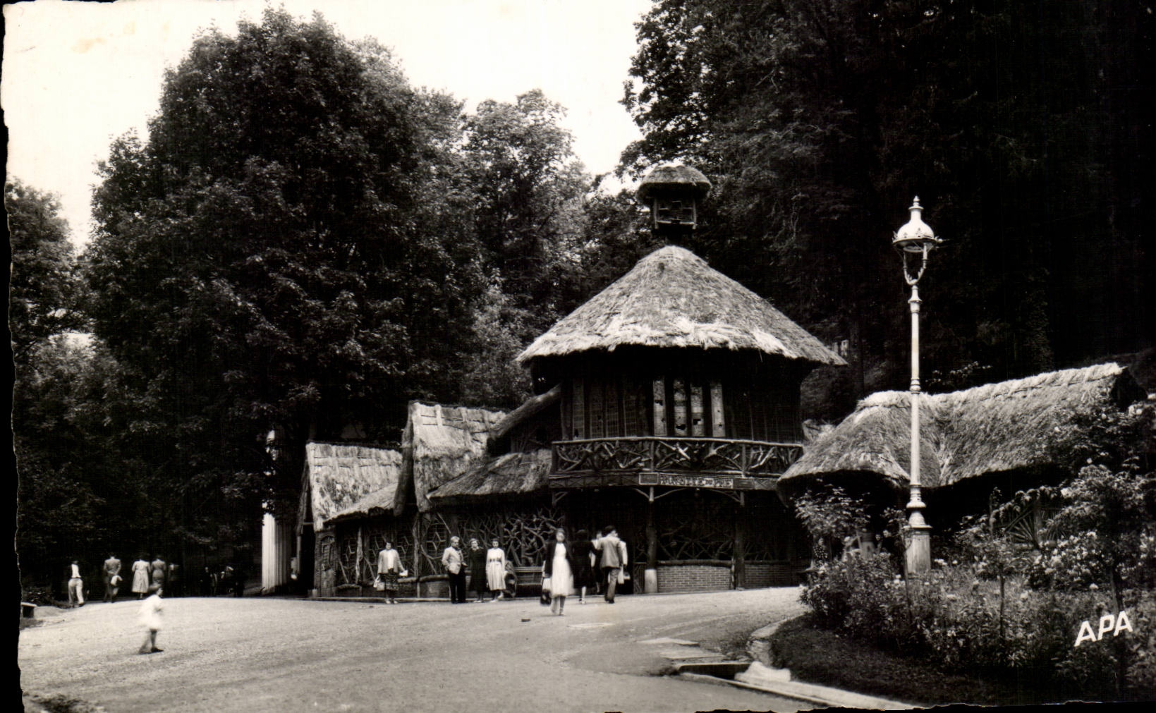 La Buvette du Pré — Luchon (H.-G.) — Société des Cartes Postales APA-POUX