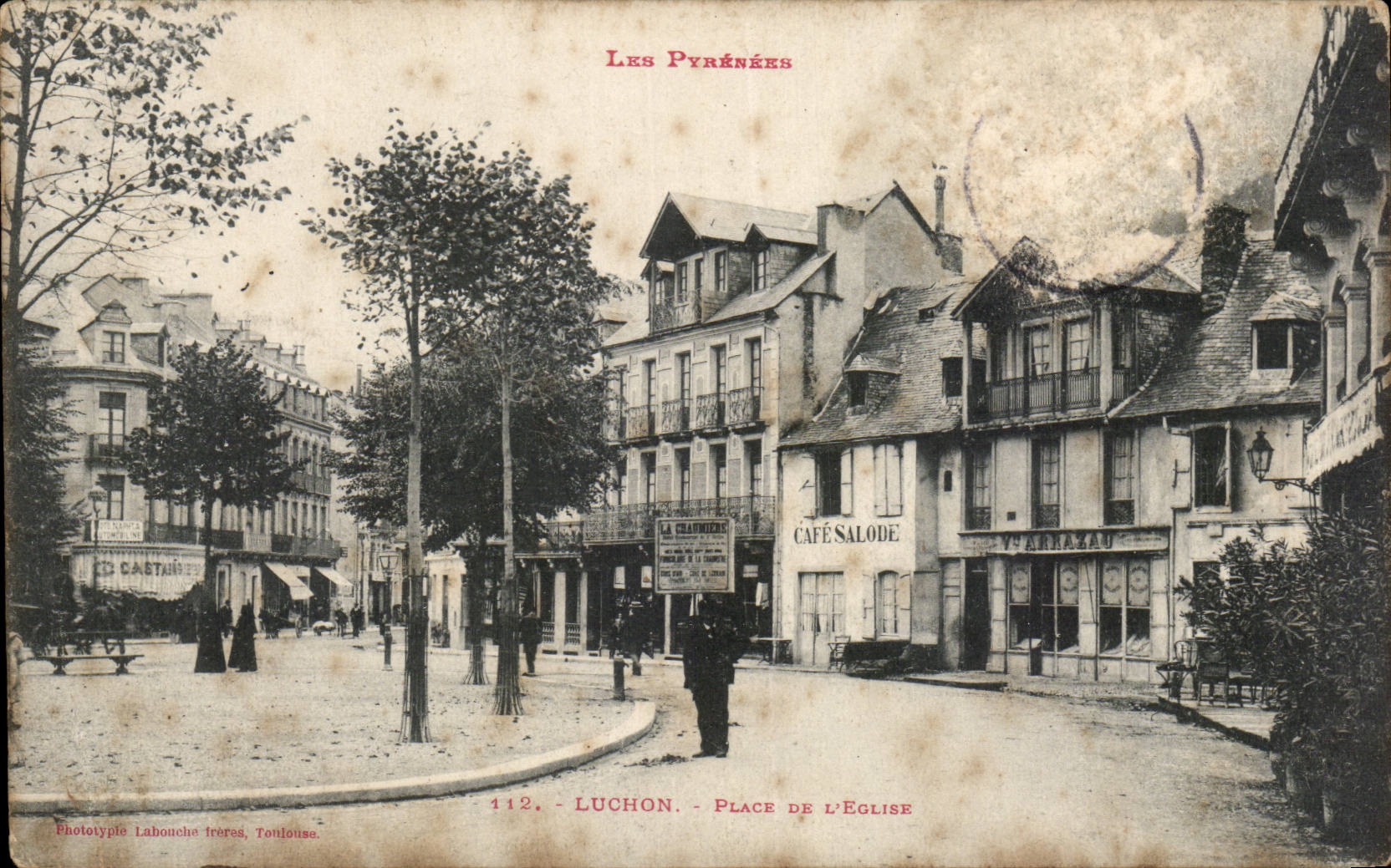 Luchon - Place de l'Église — Café Salode et éditeur Phototype Labouche frères, Toulouse — n° 112