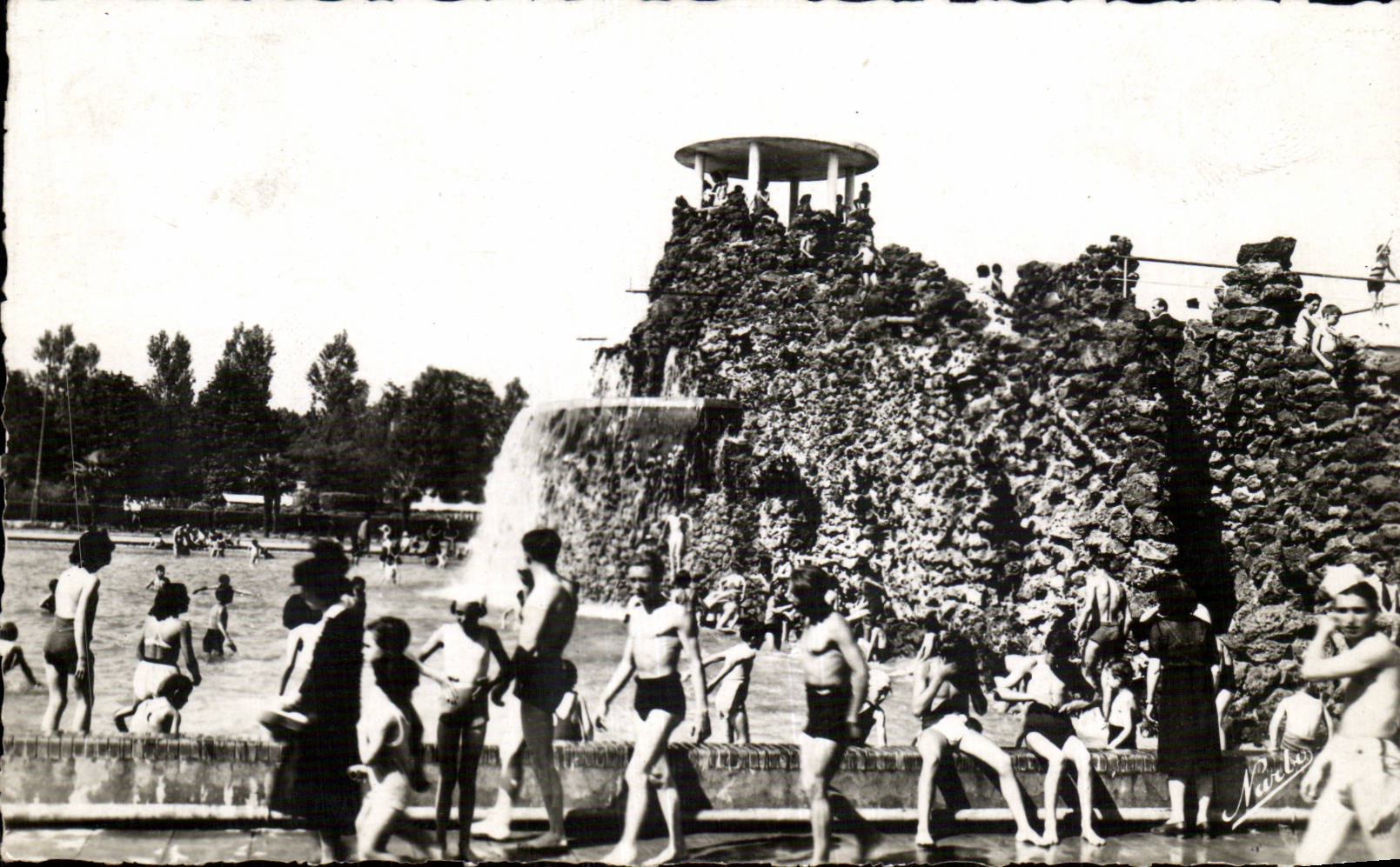 Piscine Municipale — Le Rocher et sa Cascade — Édition NARBOL, Toulouse