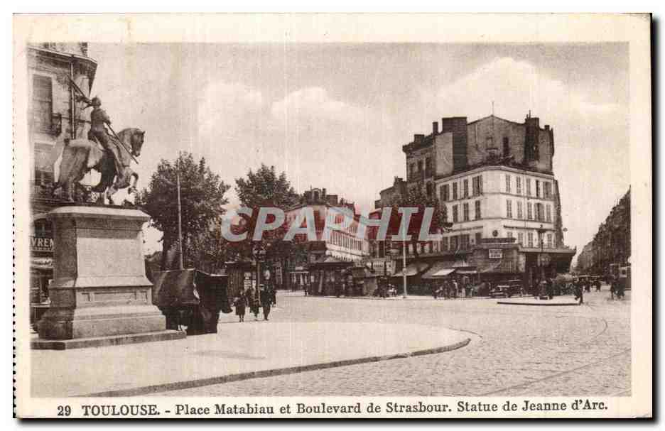 Toulouse - Place Matabiau et Boulevard de Strasbourg. Statue de Jeanne d'Arc.