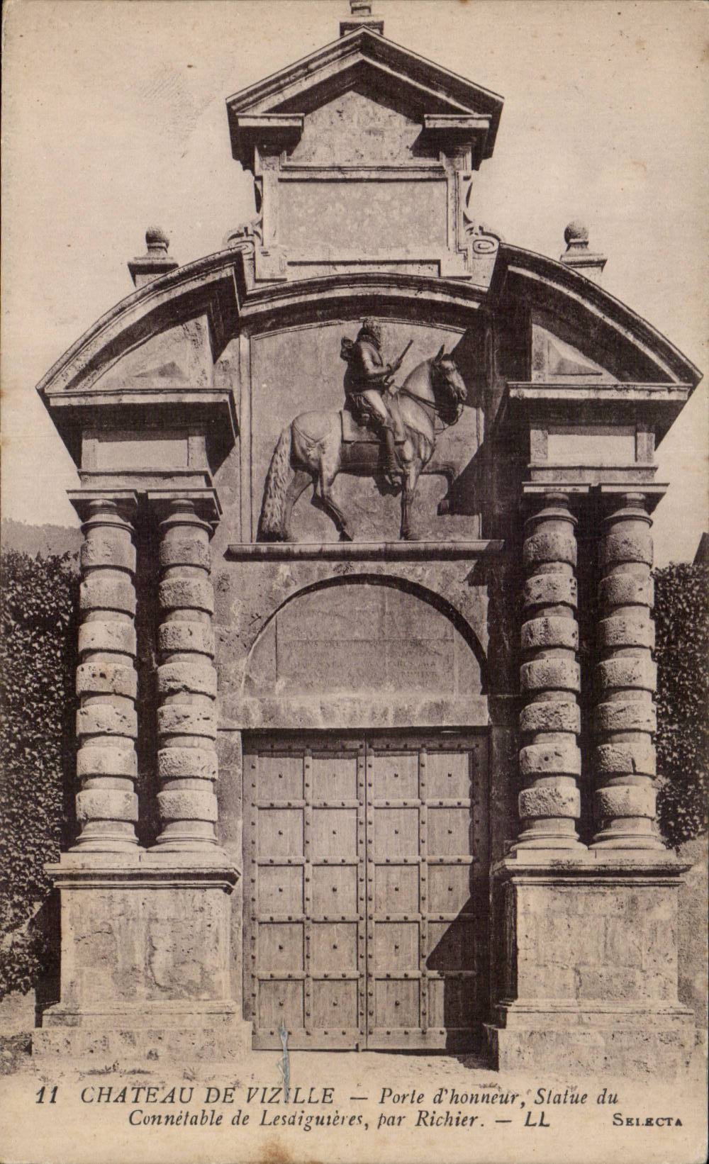 Castle of Vizille — Honors Gate, Statue of Connétable de Lesdiguières, by Richier — LL Selecta