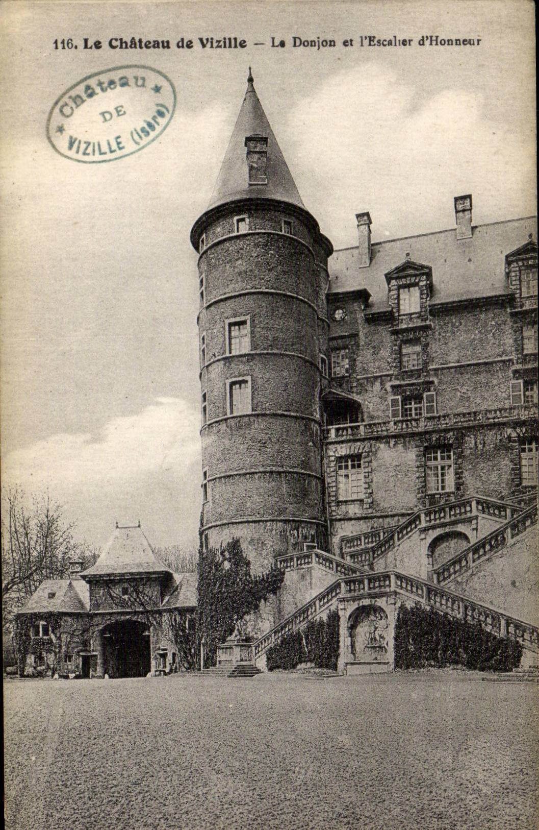 CPA Vizille Le chateau Le donjon et l'escalier d'honneur