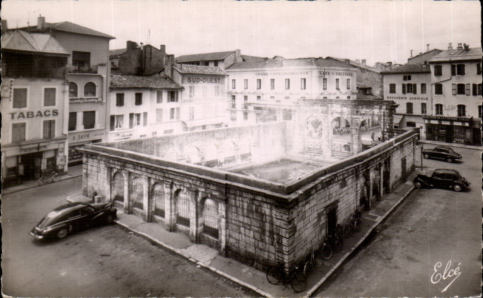 Dax (Landes) — Vue plongeante sur la Fontaine d'eau chaude — L. Chataigneau