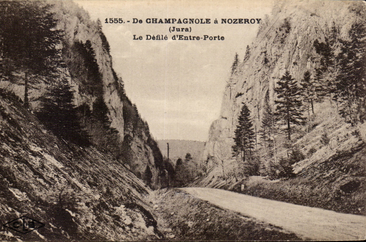 CPA De Champagnole a Nozeroy Le defile d'entre porte