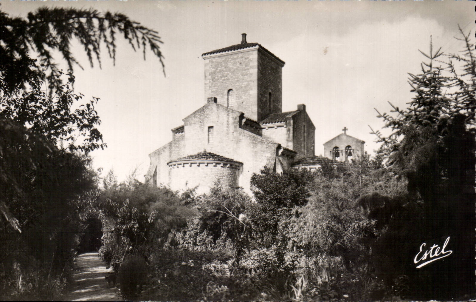 Germigny-des-Prés — L'Abbaye vue du jardin du Presbytère — Éditions Estel, n° 2762
