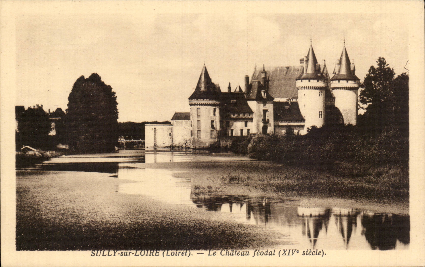 SULLY-sur-Loire — Le Château féodal (XIVe siècle) — Éditeur non identifié