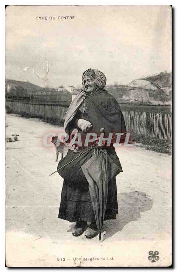 Folklore - Fantaisie - Costumes - Type du Cente - chien - dog - Un Bergere du Lot - CPA