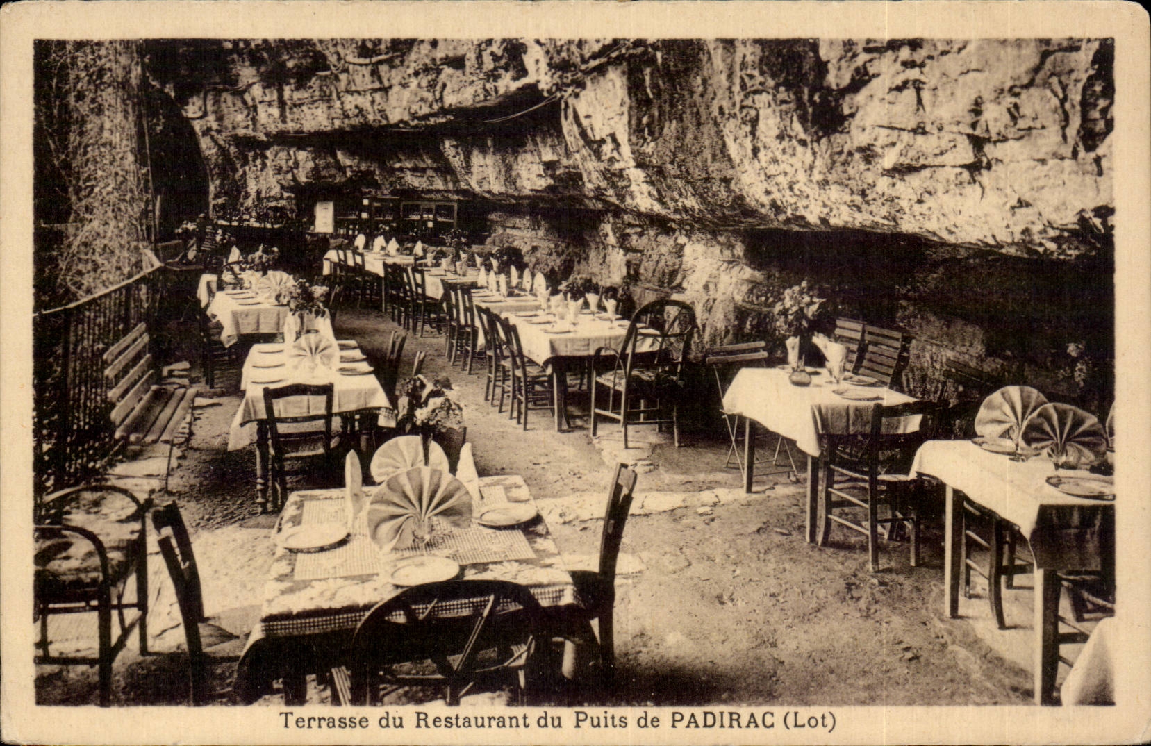 Padirac - Terrasse du Restaurant du Puits - CPA 