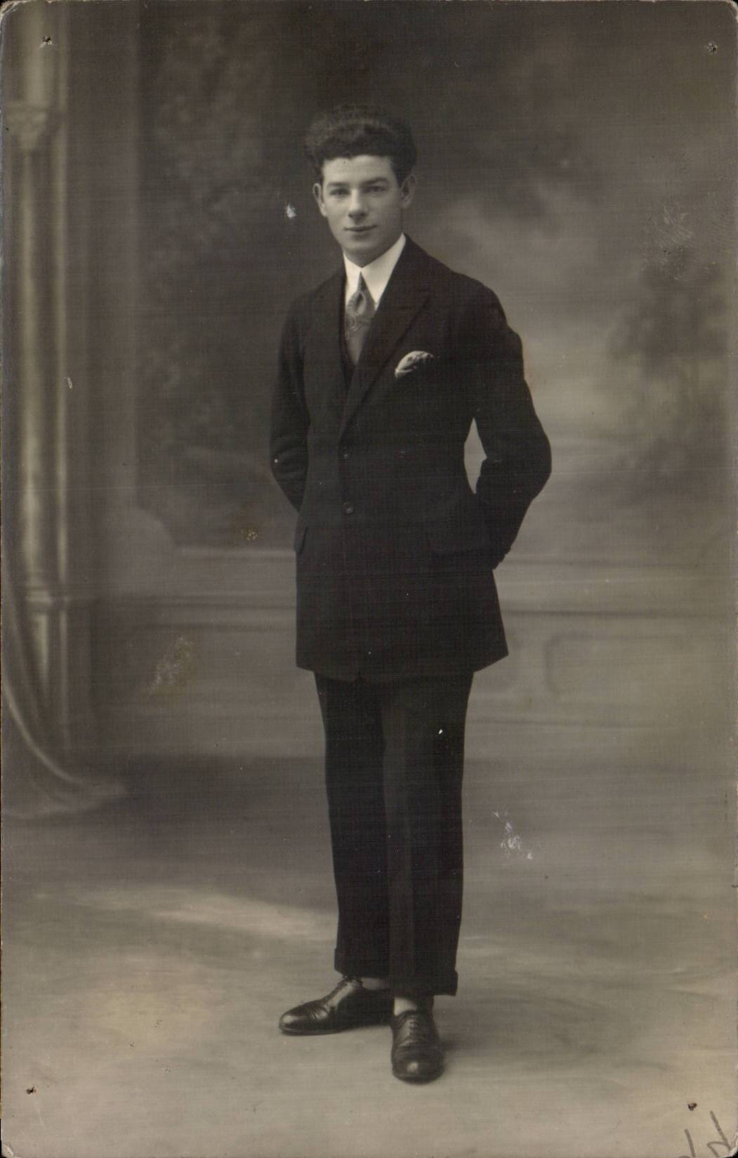 CARTE PHOTO Jeune homme