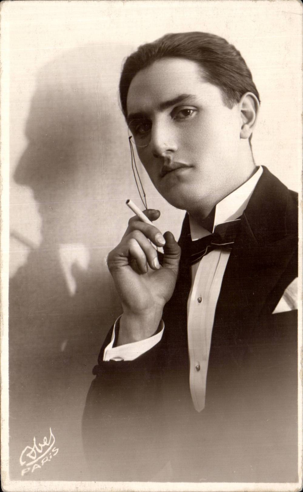 CARTE PHOTO Homme a la cigarette