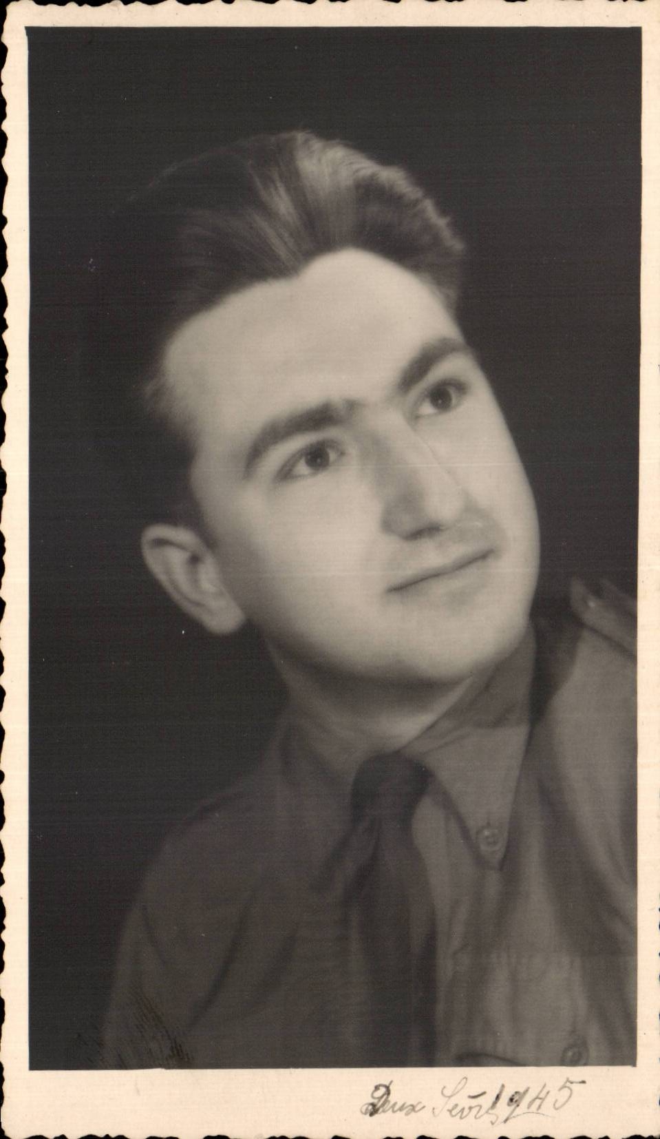 CARTE PHOTO Homme Deux Sevres 1945