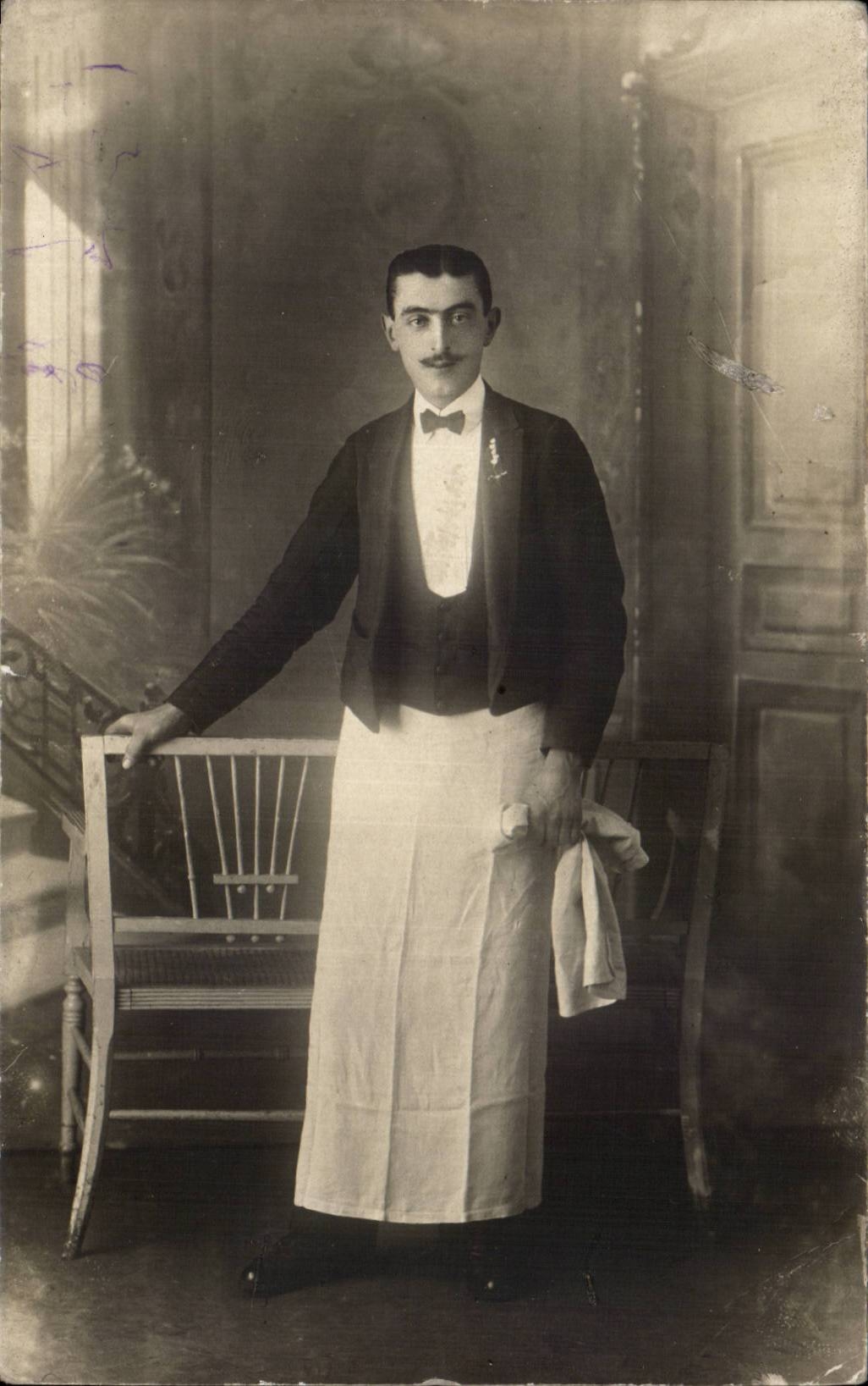CARTE PHOTO Homme Cafetier Garcon