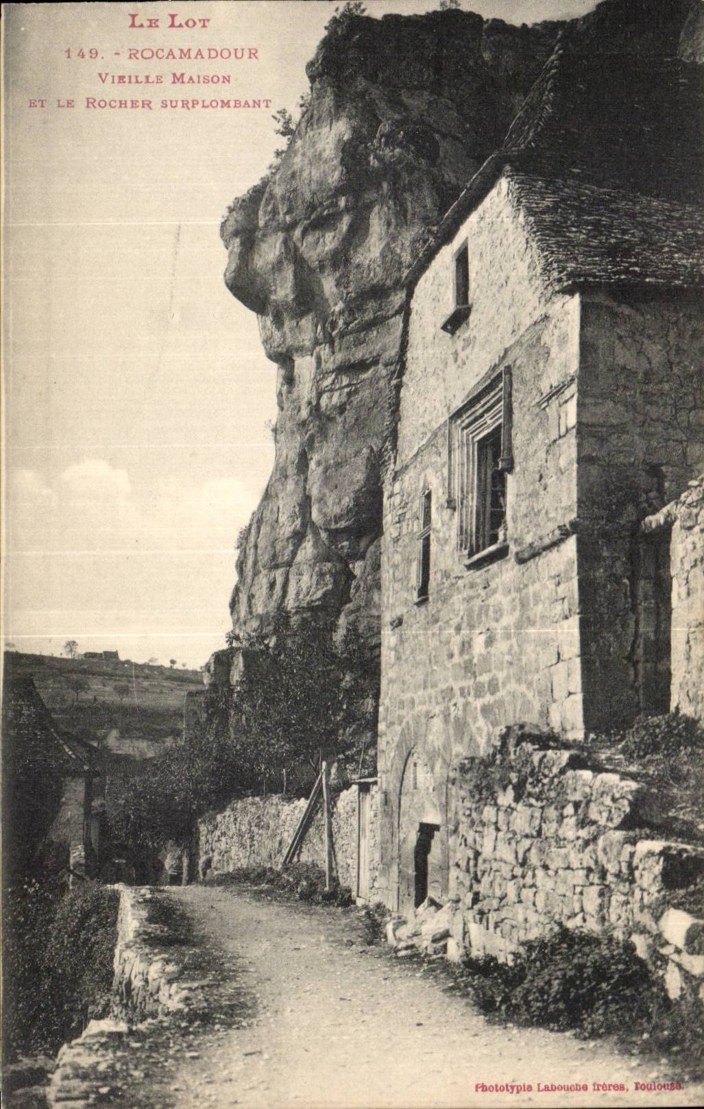 Rocamadour — Virille-Haus und der überstehende Felsen — Phototypie Labouche frères, Toulouse