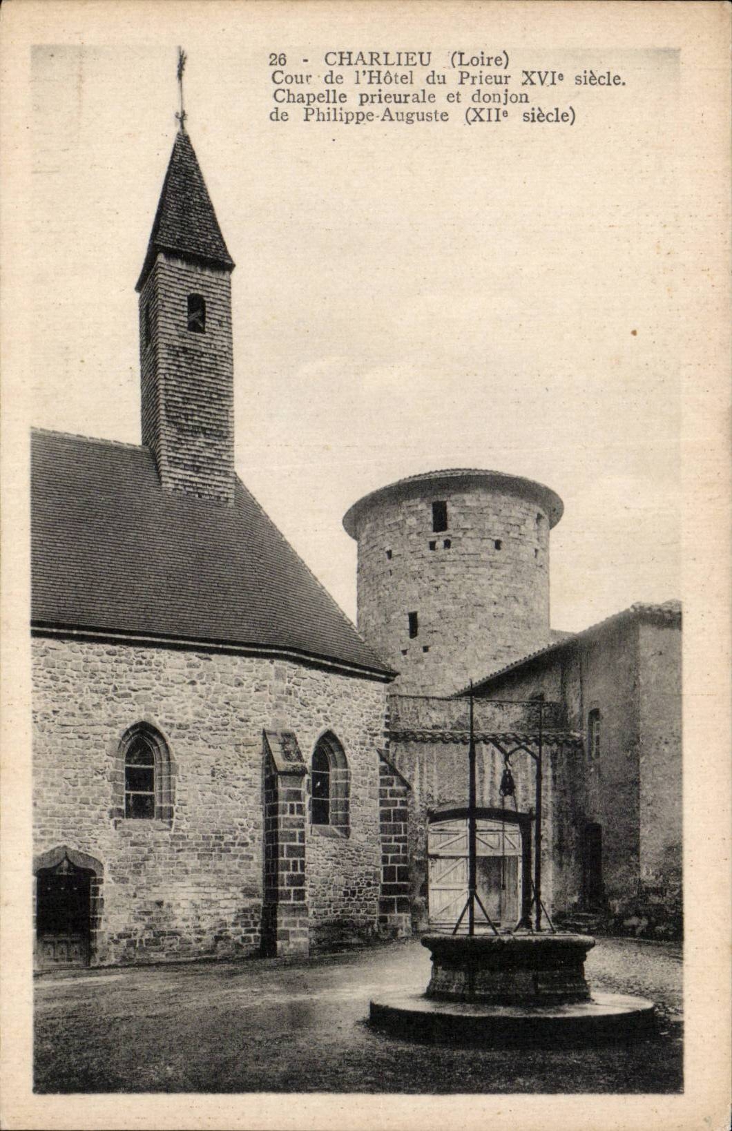 Charlieu - Cour de l'Hotel du Prieur - CPA 