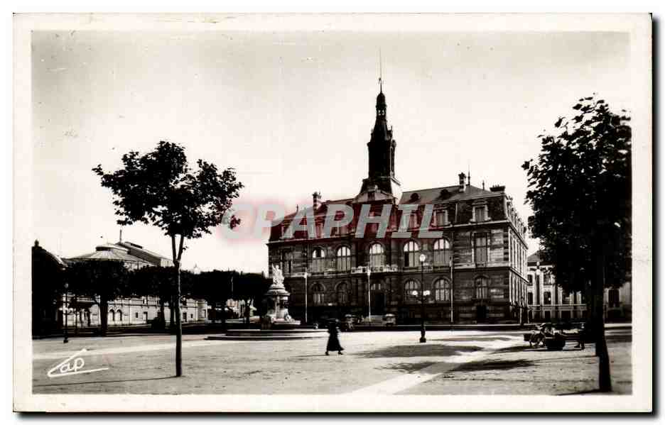 Roanne - Place de l'Hotel de Ville - CPA 