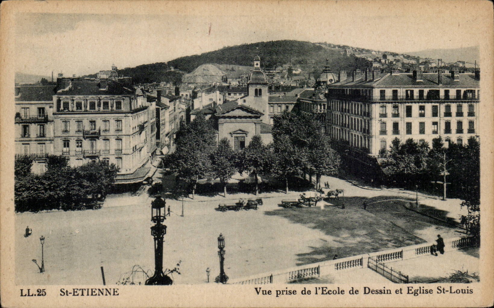 Saint Etienne - Vue prise de l'ecole de dessin et Eglise St Louis - CPA 