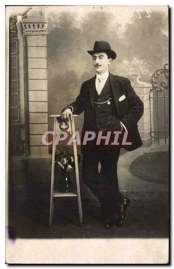 Portrait d'un homme en costume — studio — Photographie CHARRÉRON, 11, Faubourg Saint-Martin — PARIS