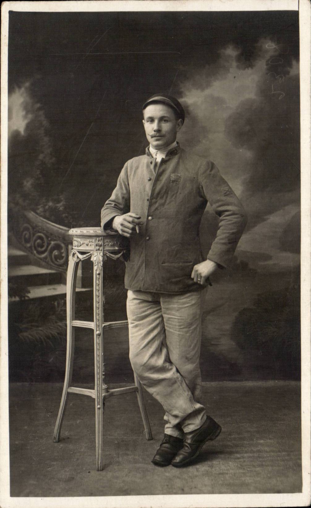 CARTE PHOTO Fantaisie - Hommes - Young Man with Cigar - CPA 