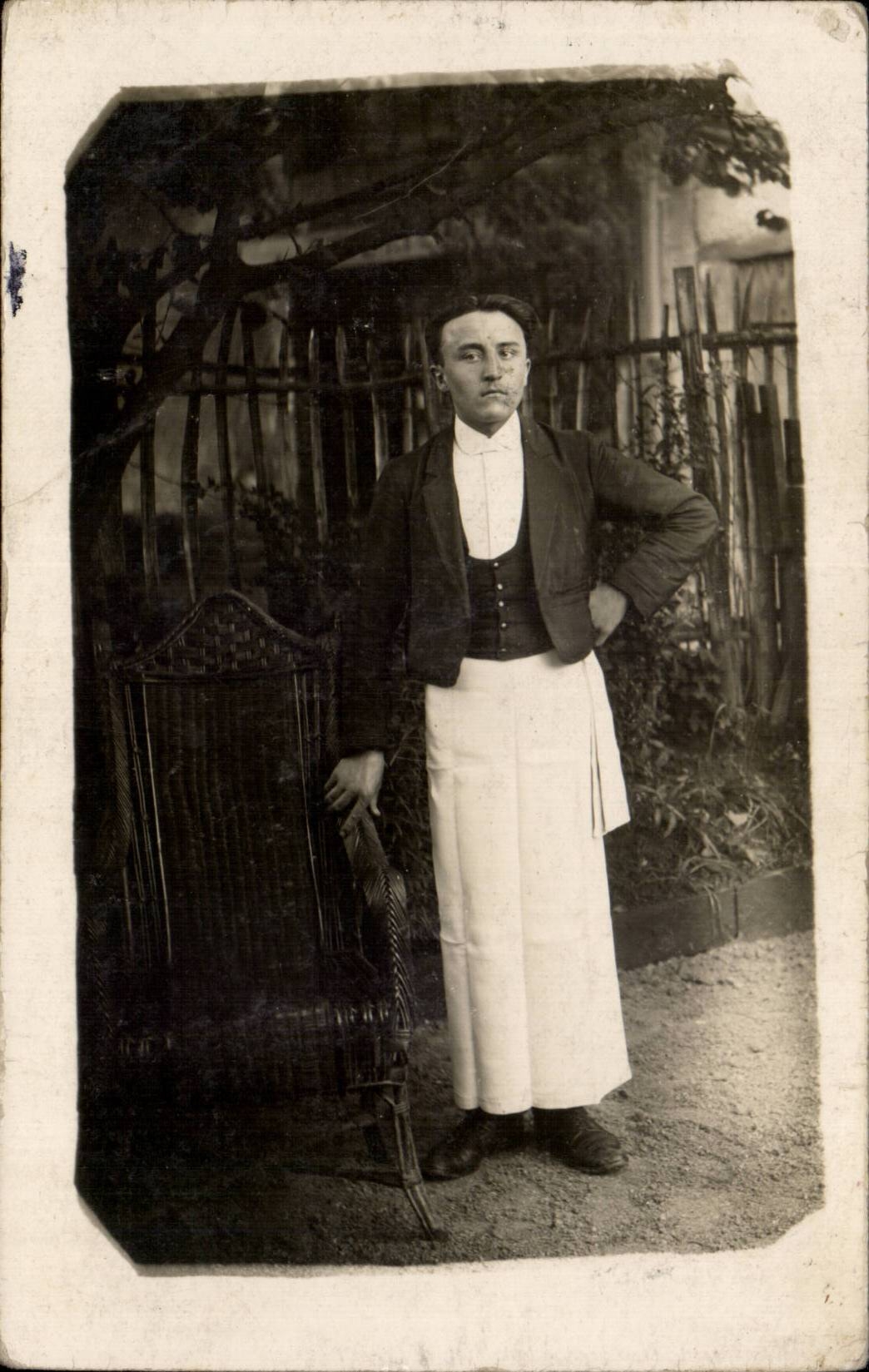 CARTE PHOTO Fantaisie - Hommes - Man in napron - CPA 