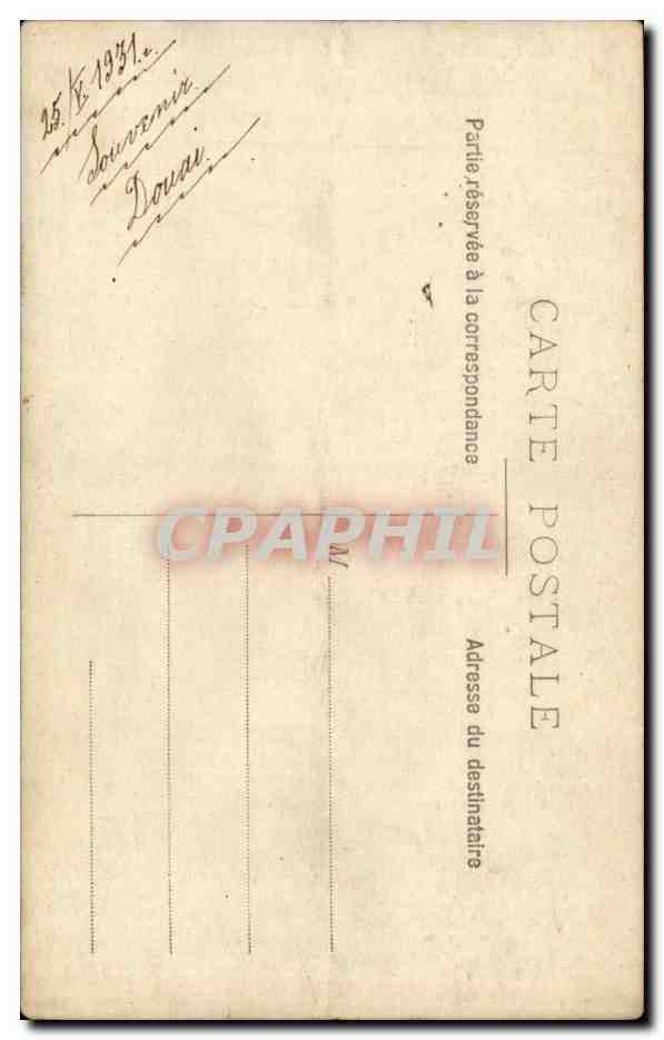 Homme en costume et chapeau — devant clôture métallique — carte postale Souvenir Douai — Reverso
