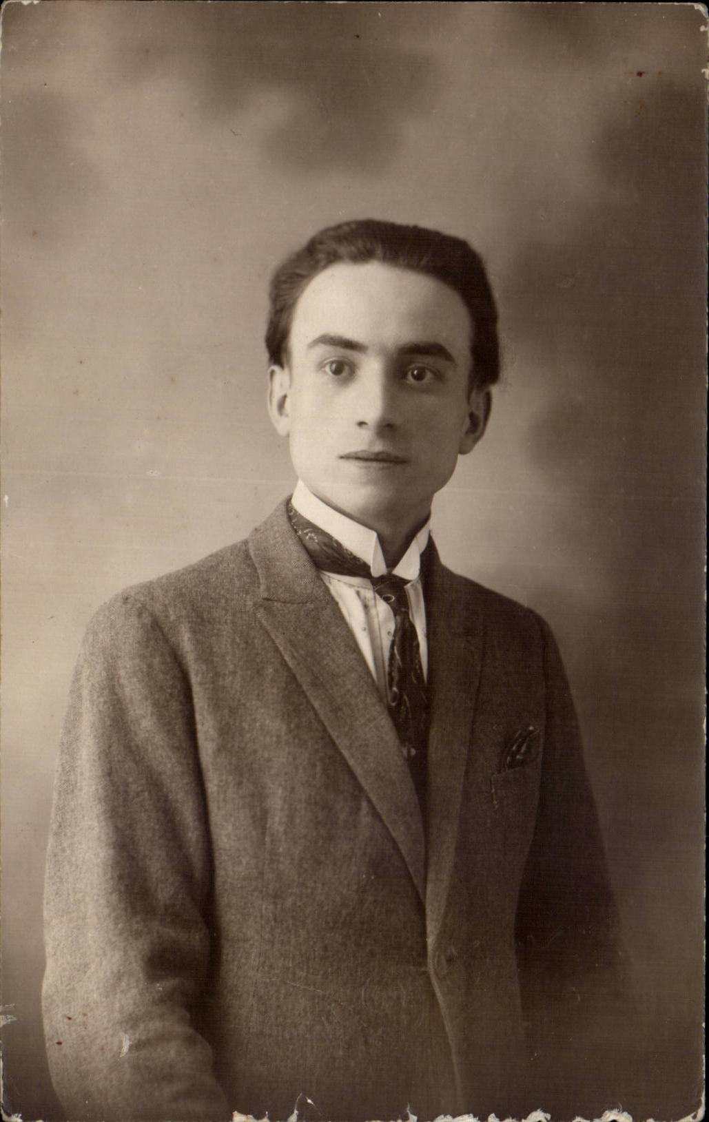 CARTE PHOTO Fantaisie - Hommes - young man - CPA 