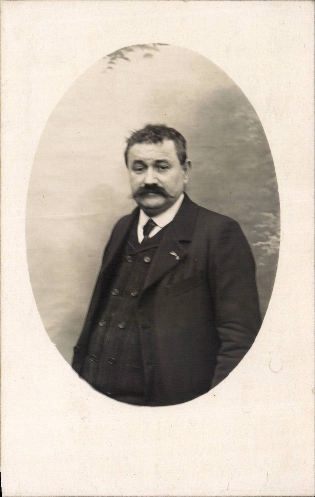 CARTE PHOTO Fantaisie - Hommes - man in vignette - CPA 