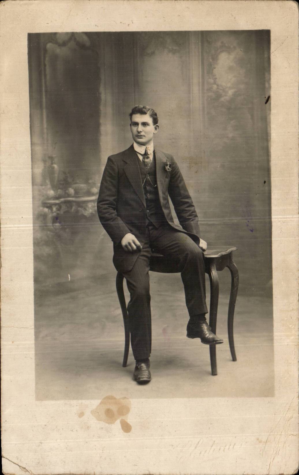 Portrait d'un jeune homme — studio — R. Taullemont, Bérengier et Cie, Paris