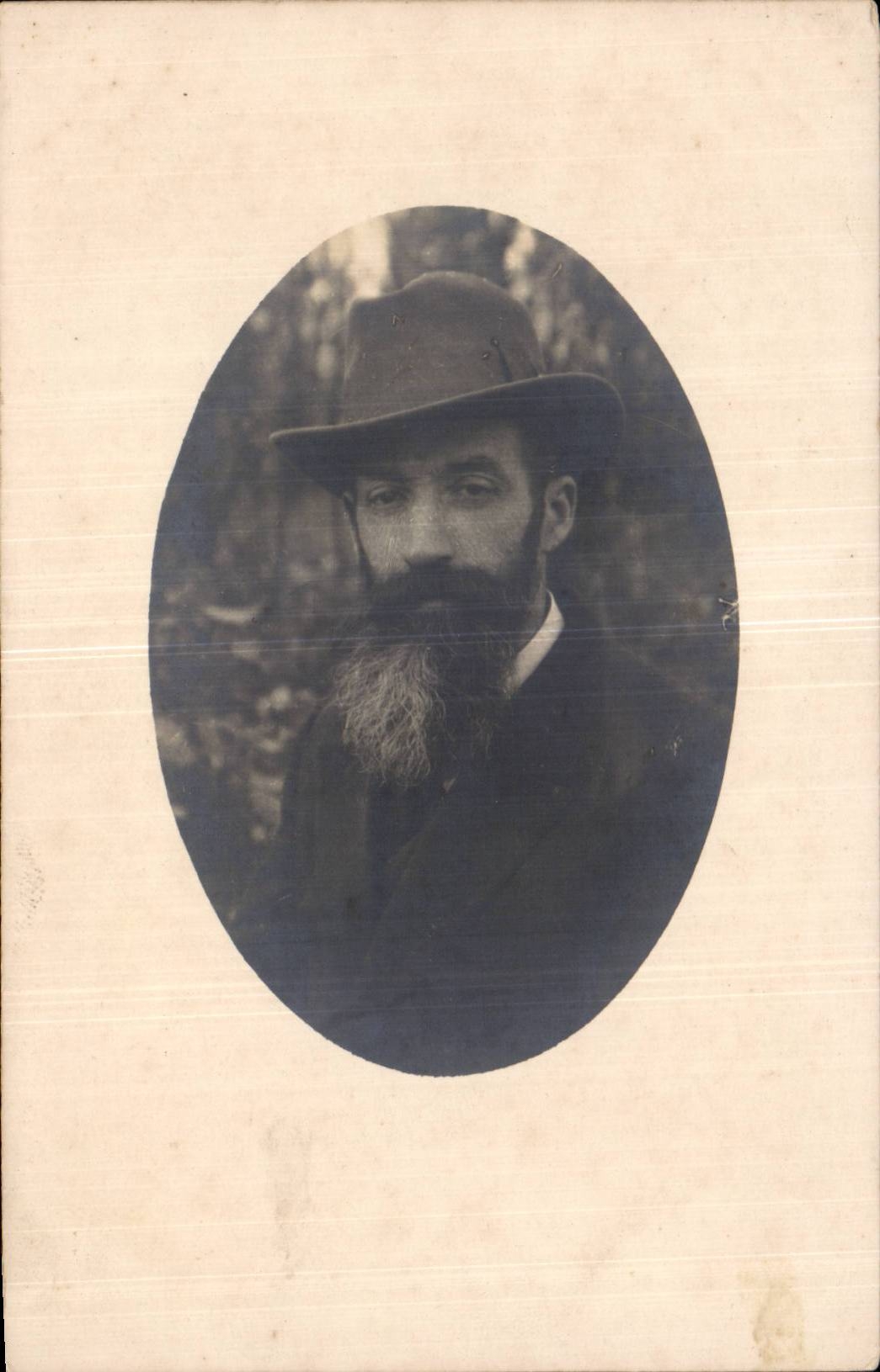 CARTE PHOTO Fantaisie - Hommes - man in vignette - CPA 