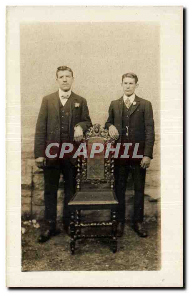 Zwei Männer in Anzügen — vor einem geschnitzten Sessel — G. Lagarde phot. 18, Limoges