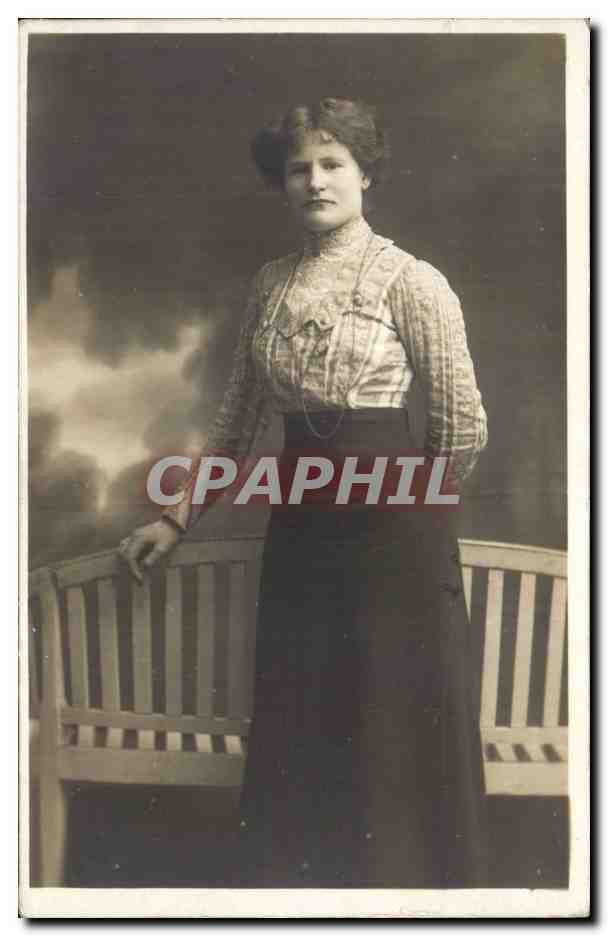 CARTE PHOTO Femme Folklore