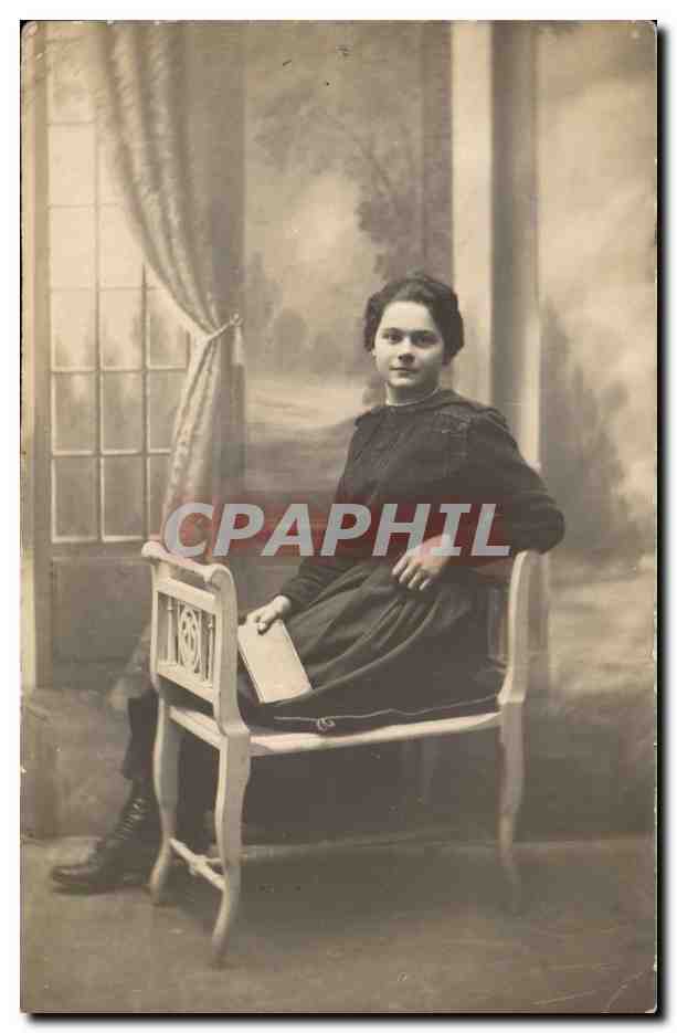 CARTE PHOTO Femme France Roger 1ere fille d'Eugene Roger et Juliette Bouffeteau