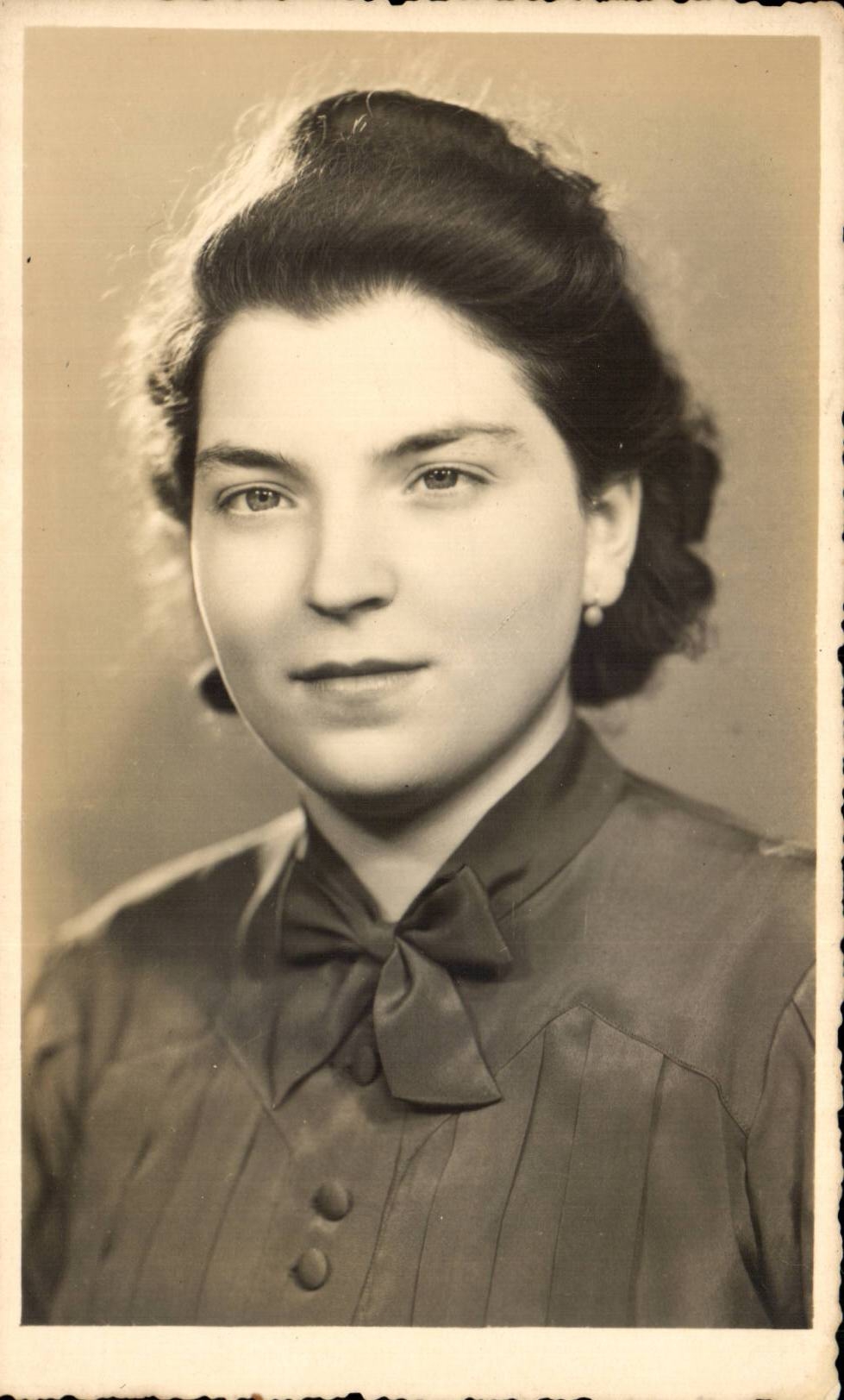 CARTE PHOTO Femme Paris 1941