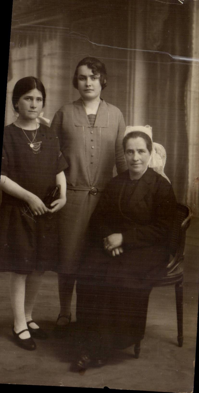 CARTE PHOTO Folklore Femmes