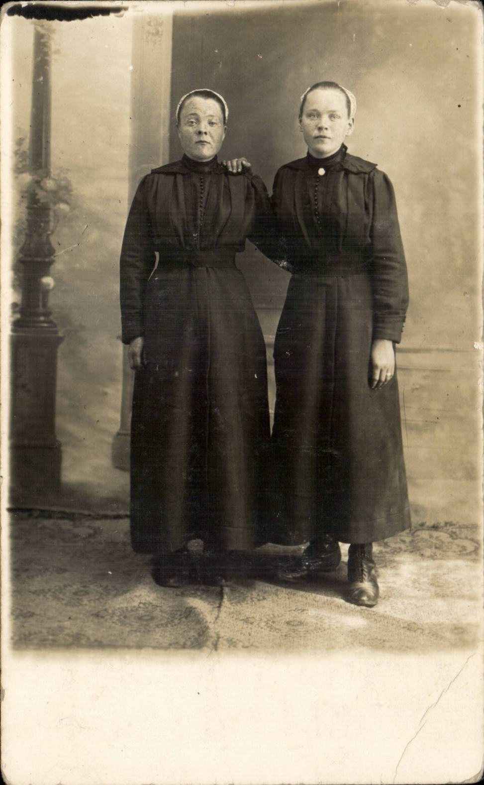 CARTE PHOTO Folklore Femmes
