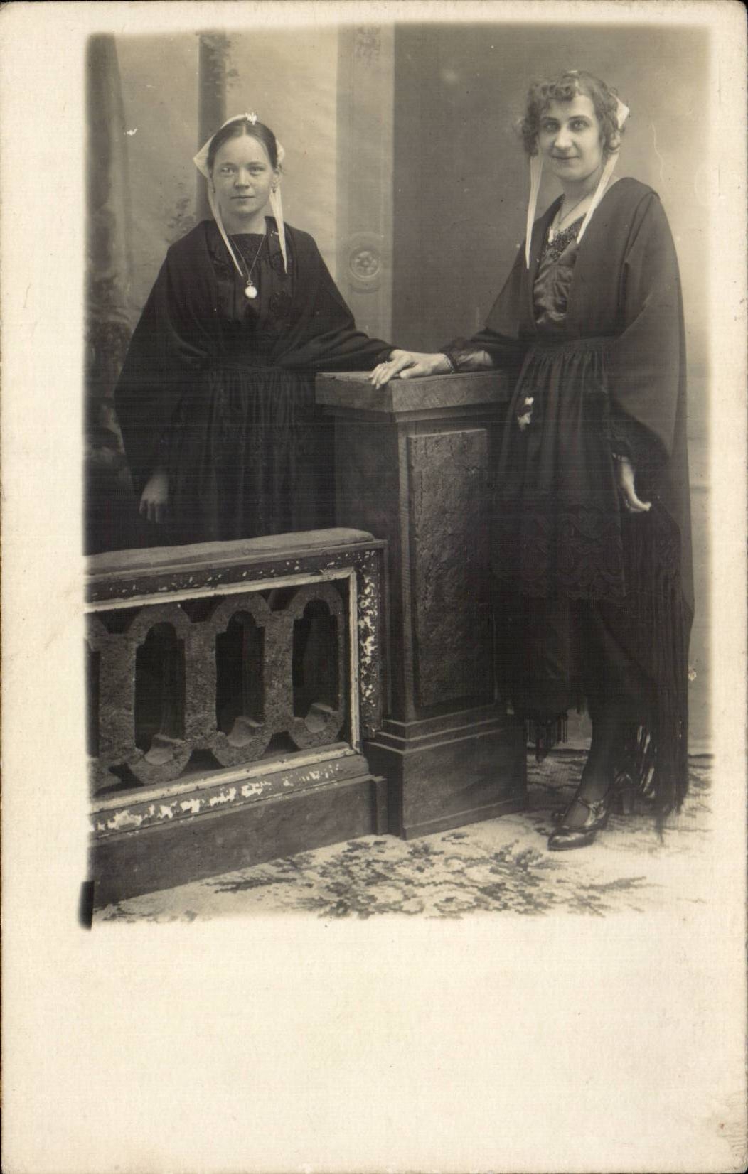 CARTE PHOTO Folklore Femmes
