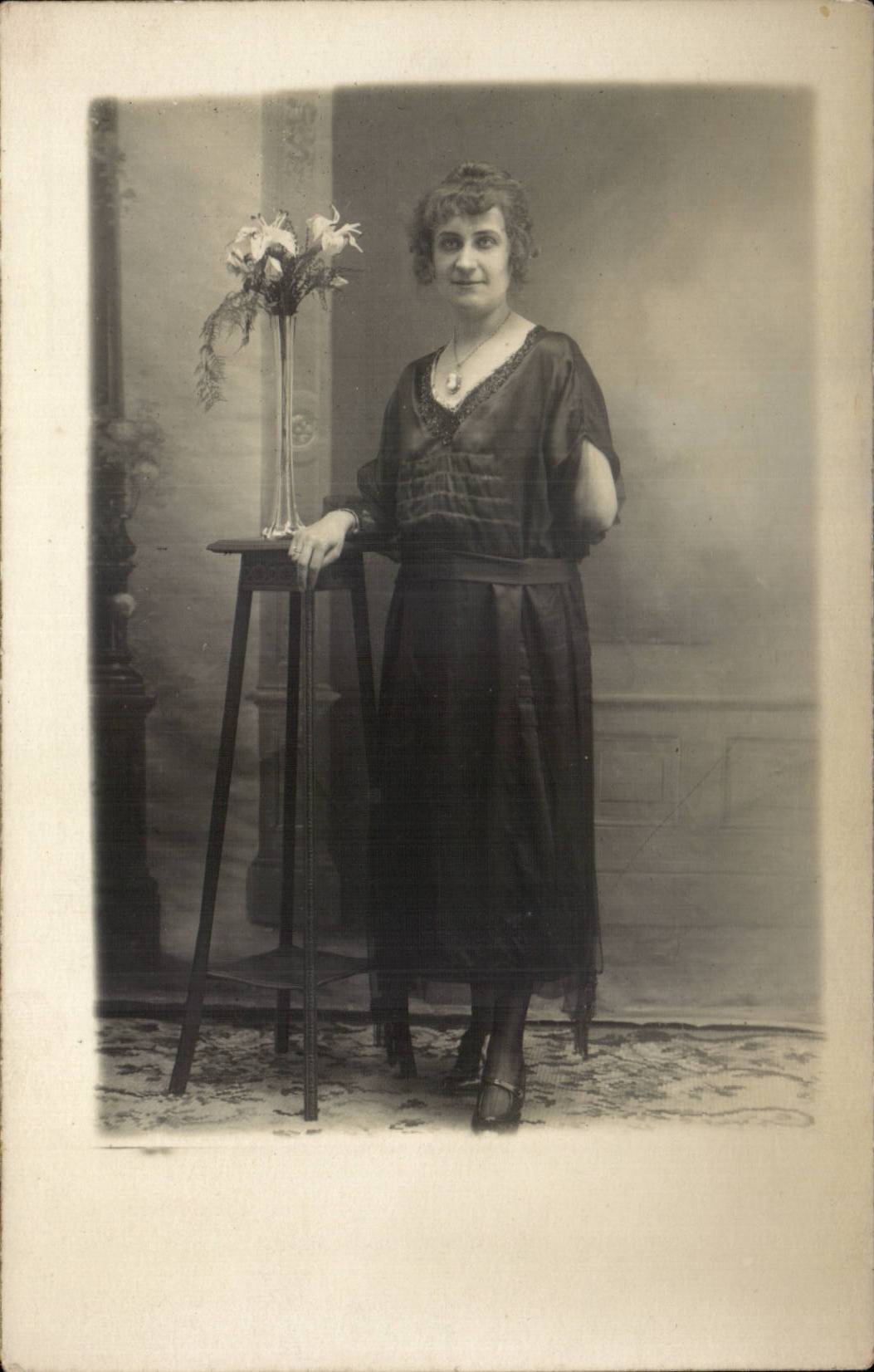 CARTE PHOTO Folklore Femme