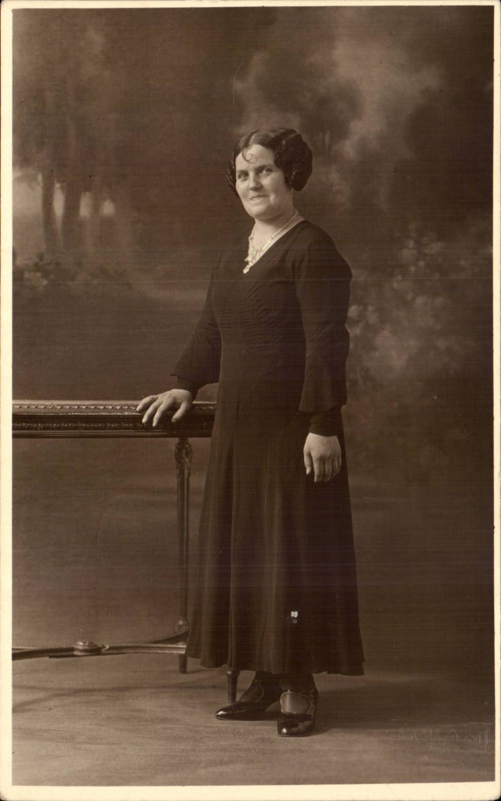 CARTE PHOTO Folklore Femme Le Mans 