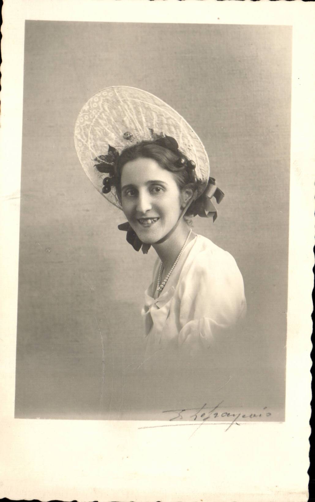 CARTE PHOTO Folklore Femme