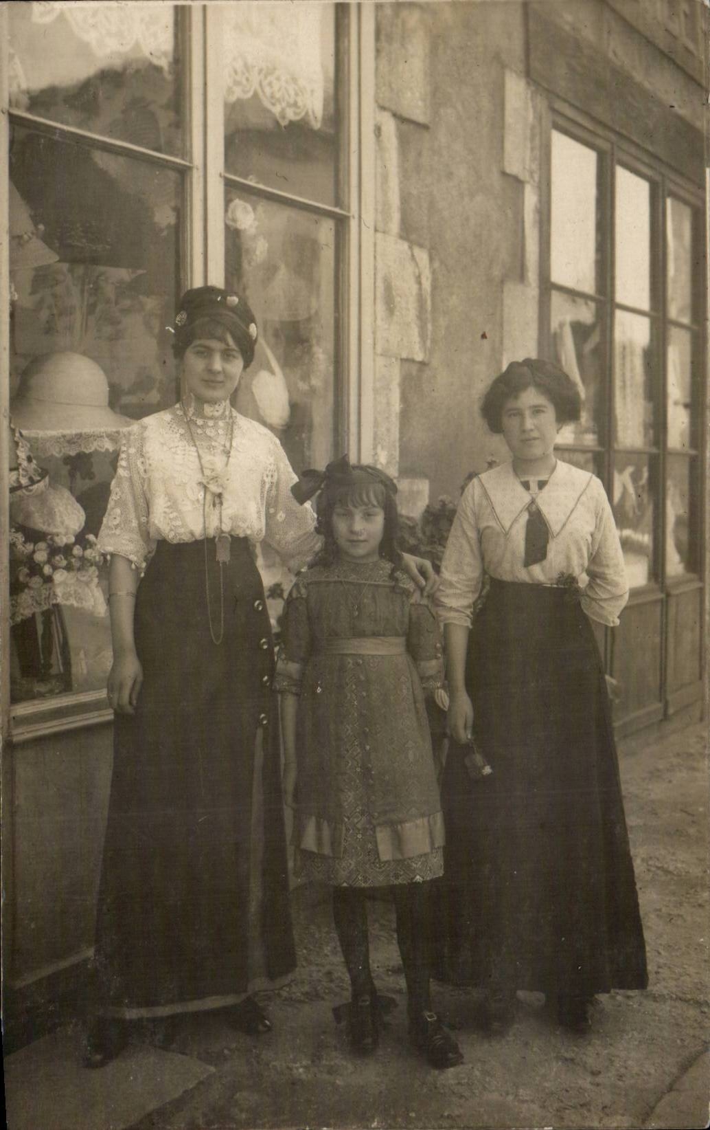 CARTE PHOTO Folklore Femmes