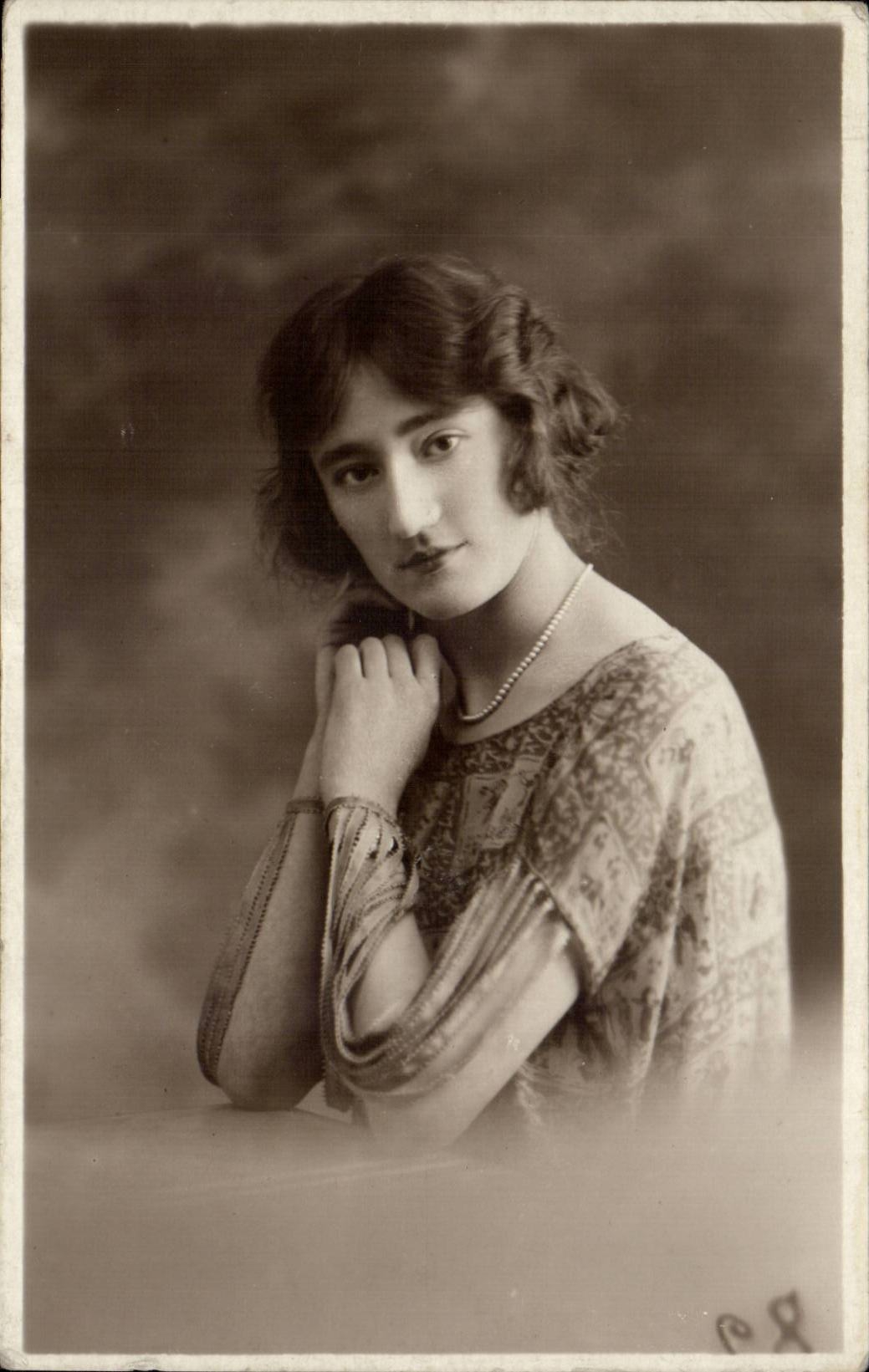 CARTE PHOTO Folklore Femme 