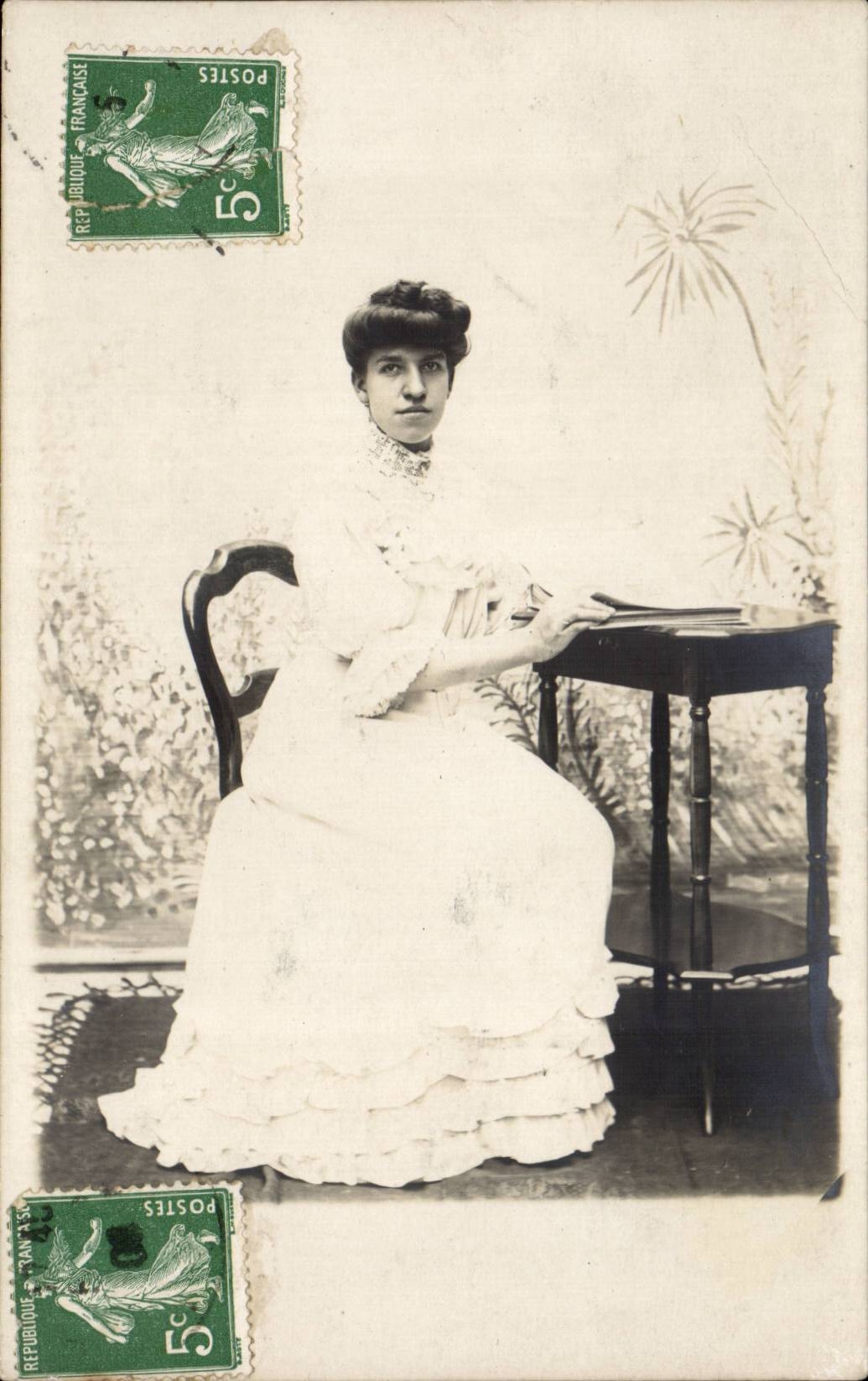 CARTE PHOTO Folklore Femme 
