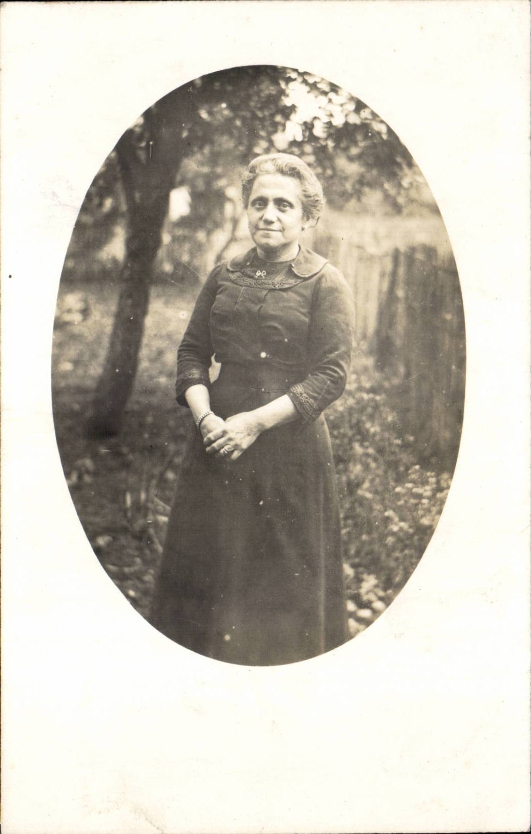 CARTE PHOTO Folklore Femme