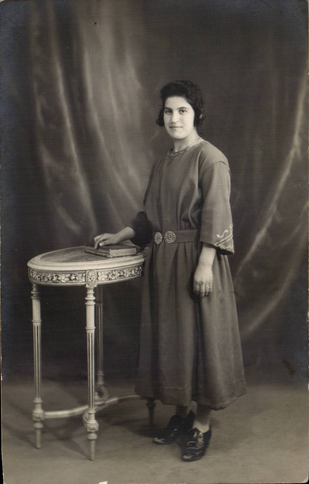 CARTE PHOTO Folklore Femme