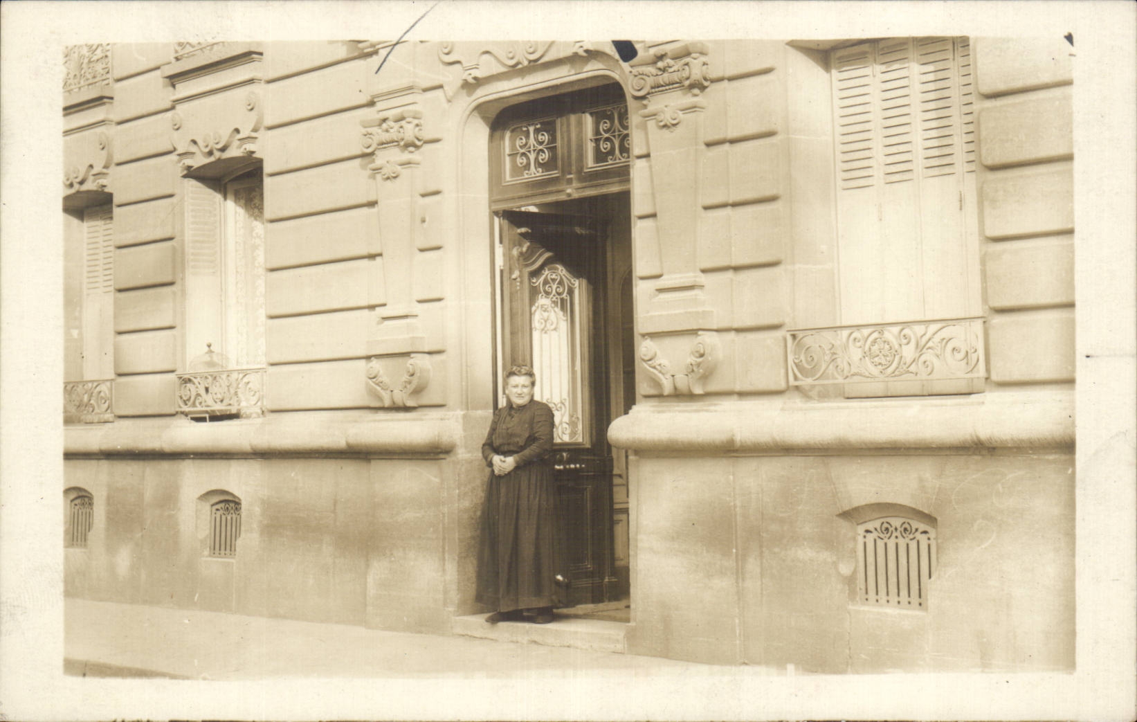 CARTE PHOTO Folklore Femme